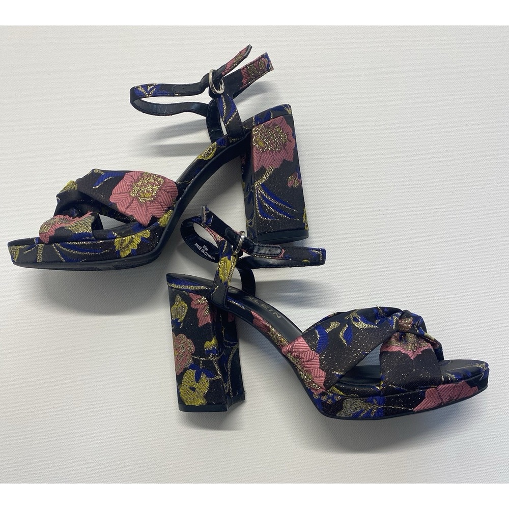 Anne Klein Black Floral Brocade Whimsy Goth Knot Block Heel Sandals Sz 6.5. New
